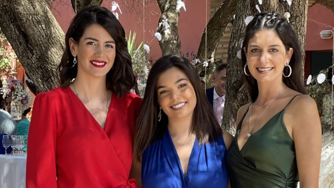 Las hermanas Paloma, Carmen y Laura, las tres niñas de Roque.