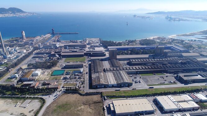 Vista aérea de la factoría de Acerinox en Los Barrios