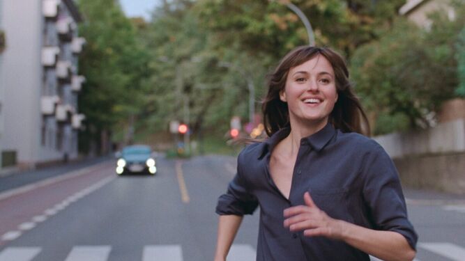 Renate Reinsve, premiada en Cannes, en una imagen del filme de Joachim Trier.