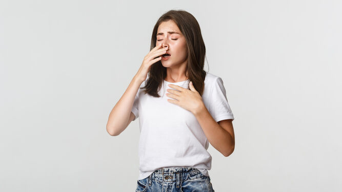 La alergia al polen es una de las causas de la rinitis alérgica que puede aliviarse con desloratadina.