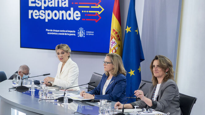 Yolanda Díaz, Nadia Calviño y Teresa Ribera, durante una rueda de prensa posterior al Consejo de Ministros.