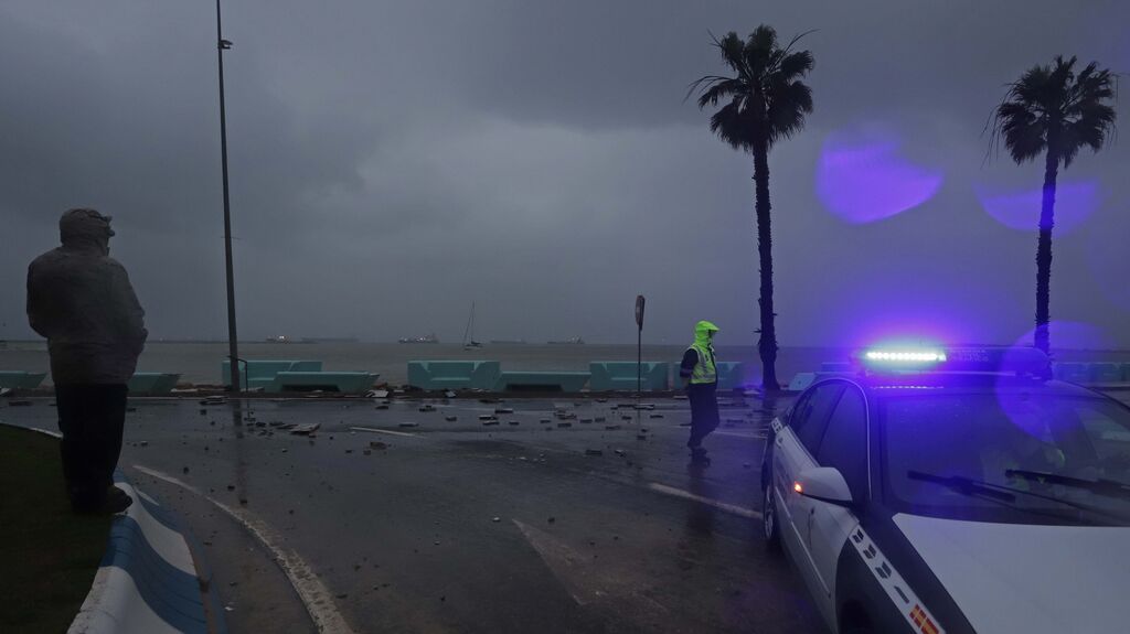 Fotos de los destrozos del temporal de levante en La L&iacute;nea