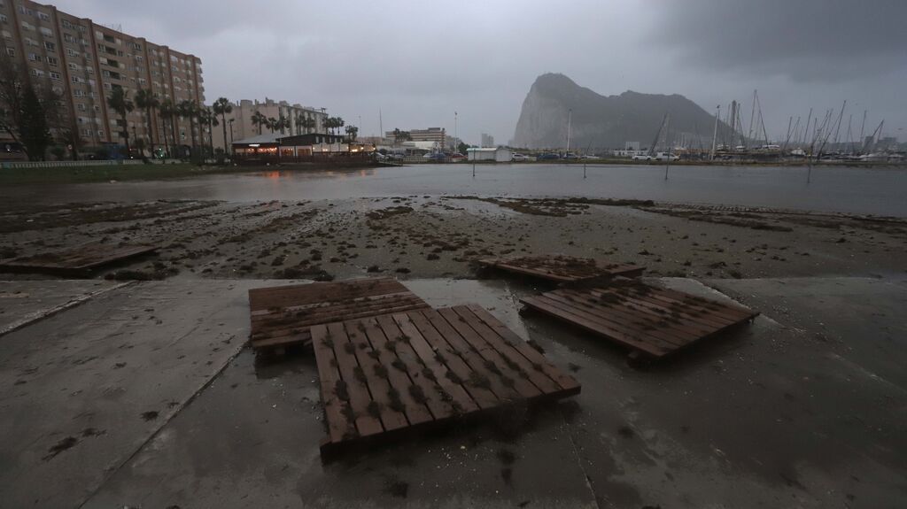 Fotos de los destrozos del temporal de levante en La L&iacute;nea