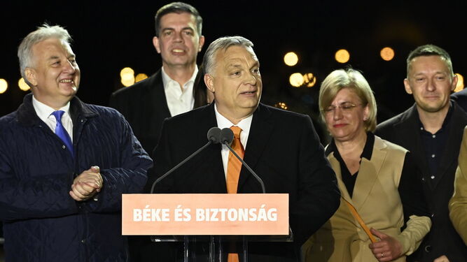 Viktor Orban, en el centro.