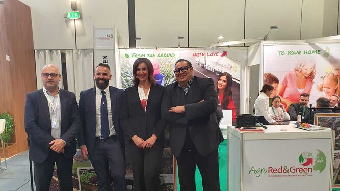Carlos Glindemann e Ibán Martos, directores generales de Agro Red&Green, junto a José Antonio Lara y Lourdes Piñero.