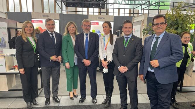 Representantes de la Diputación de Almería con el embajador español en Alemania.