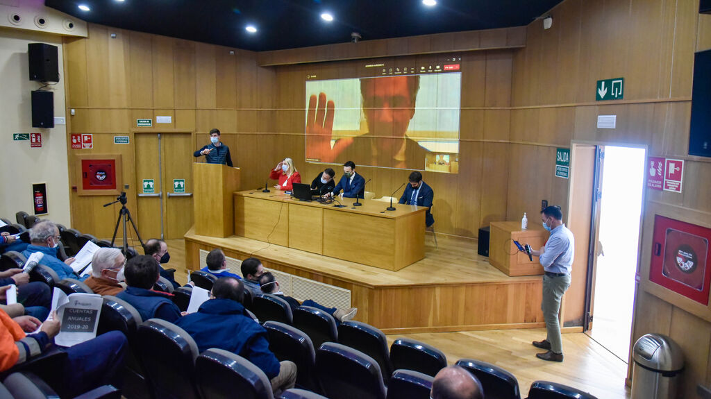 Las fotos de la asamblea informativa del Algeciras CF