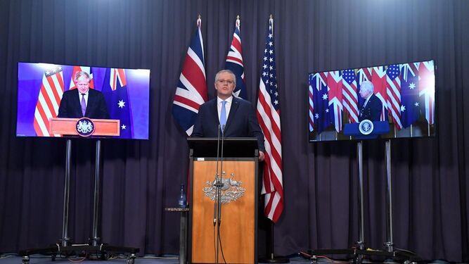 El primer ministro británico, Boris Johnson, el primer ministro de Australia, Scott Morrison , y el presidente de EEUU, Joe Biden, en conferencia de prensa conjunta