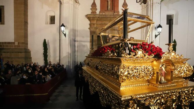 Semana Santa | Viernes Santo Algeciras vive el luto de la muerte de Cristo  con la Misericordia, la Mortaja y el Santo Entierro