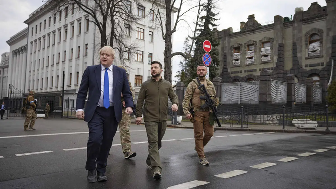 Boris Johnson, con Zelenski durante su visita a Kiev.