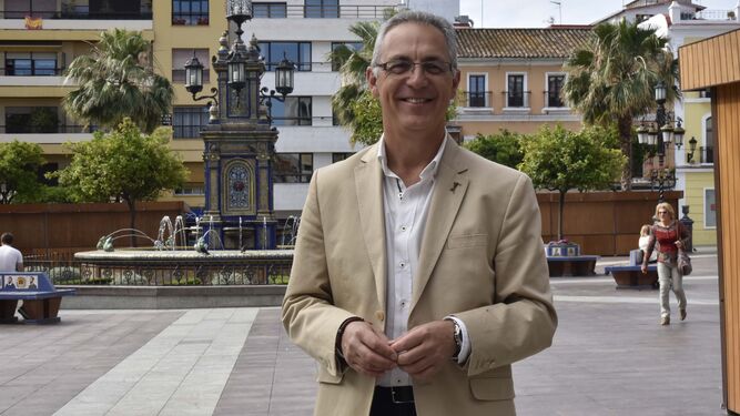 Juan Lozano, portavoz municipal del PSOE, en la Plaza Alta de Algeciras.
