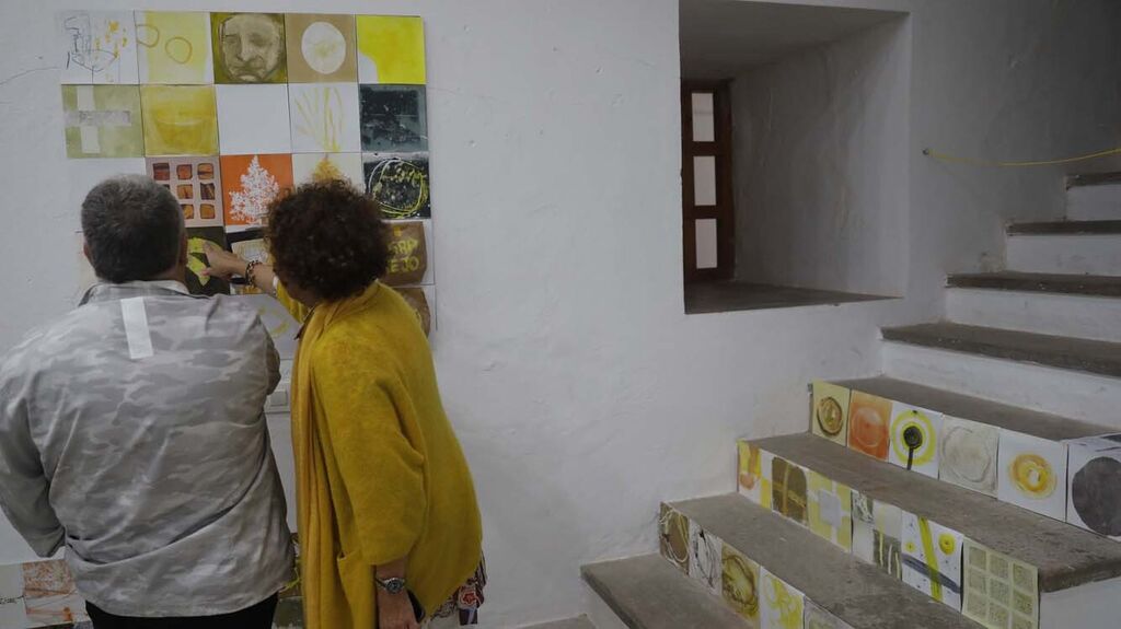 Fotos de la Exposici&oacute;n Amarilla amarillo del colectivo MovArt en la C&aacute;rcel Real de Tarifa