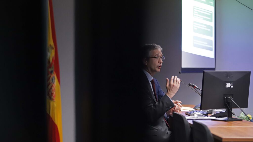 Fotos de la conferencia de Pablo Hern&aacute;ndez de Cos en la sede de la UNED en Algeciras