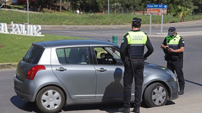 Un control de la Policía Local de Algeciras.