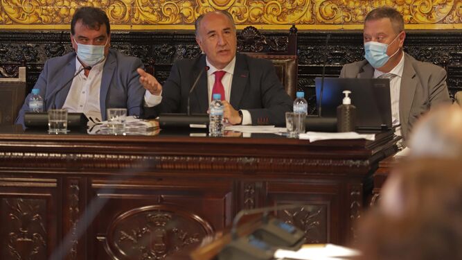Un momento de la intervención del alcalde en el Pleno de Algeciras.