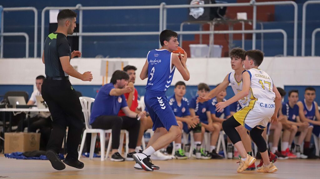 Fotos de la jornada inaugural del Campeonato de Andaluc&iacute;a de Baloncesto infantil masculino en La L&iacute;nea