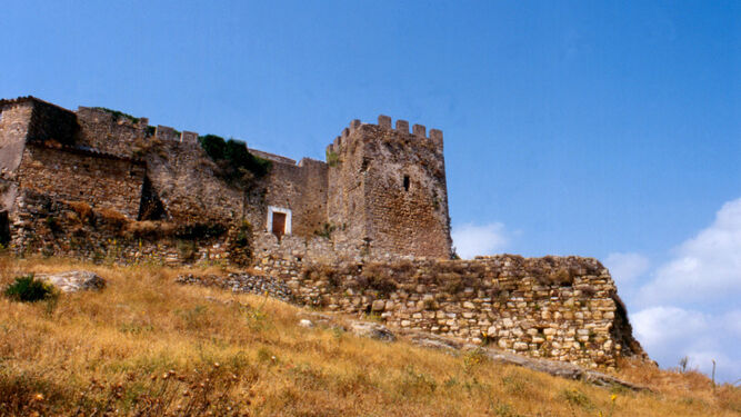 Barbacana, barrera o antemuro que protegía el ángulo sureste de la muralla, antes de su restauración.