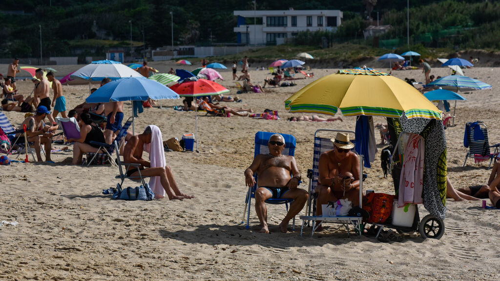 Tarde de ola de calor en las playas de Algeciras