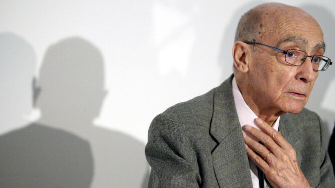 José Saramago, fotografiado en Lisboa, en la presentación de un libro, en 2008.