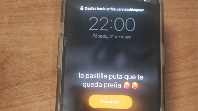 La Policía Local de Tarifa encuentra a la dueña de un móvil por su peculiar recordatorio
