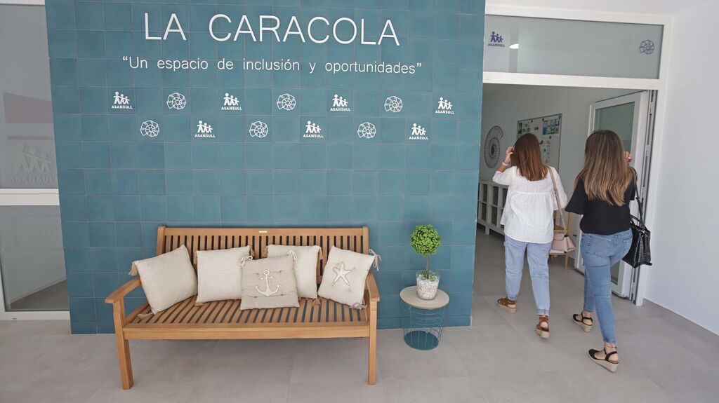 Fotos del nuevo centro de d&iacute;a Tea 'La Caracola' de Asansull en Palmones