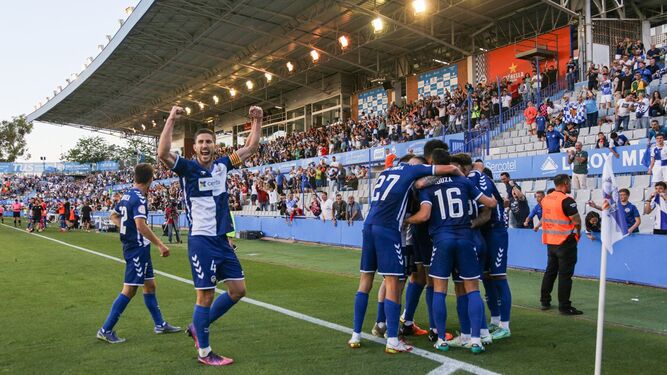 El Sabadell festeja su último triunfo en casa.