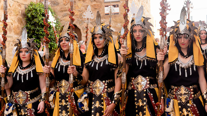 Danza y baile se  unen en el gran  desfile, que traslada al público al pasado medieval de Mojácar