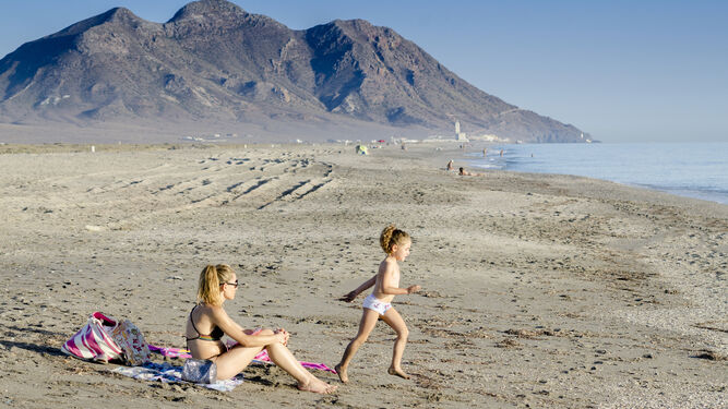 Las infinitas playas de Cabo de Gata, ideales para disfrutar en familia