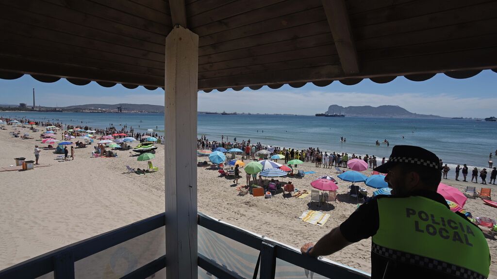 Fotos de la manifestaci&oacute;n en la playa de Salvemos El Rinconcillo en Algeciras