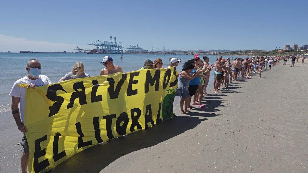 Fotos de la manifestaci&oacute;n en la playa de Salvemos El Rinconcillo en Algeciras