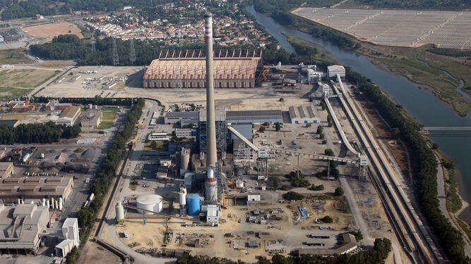 La central térmica de Viesgo, que será reconvertida en una planta de hidrógeno verde.