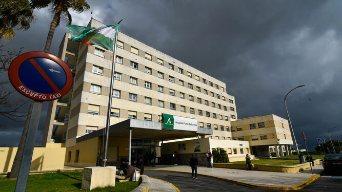 Uno de los accesos al Hospital Punta de Europa de Algeciras.