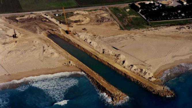Obras de construcción del gasoducto Magreb-Europa en Zahara de los Atunes