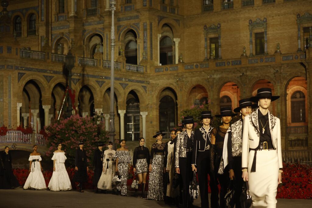 El desfile de Dior en la plaza de Espa&ntilde;a en im&aacute;genes