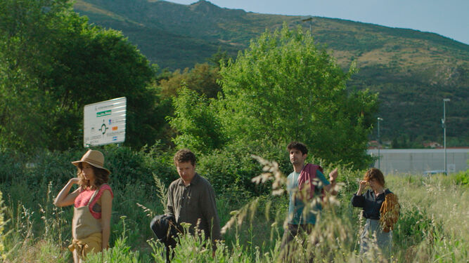 Irene Escolar, Vito Sanz, Francesco Carril y Itsaso Arana en una imagen del filme.