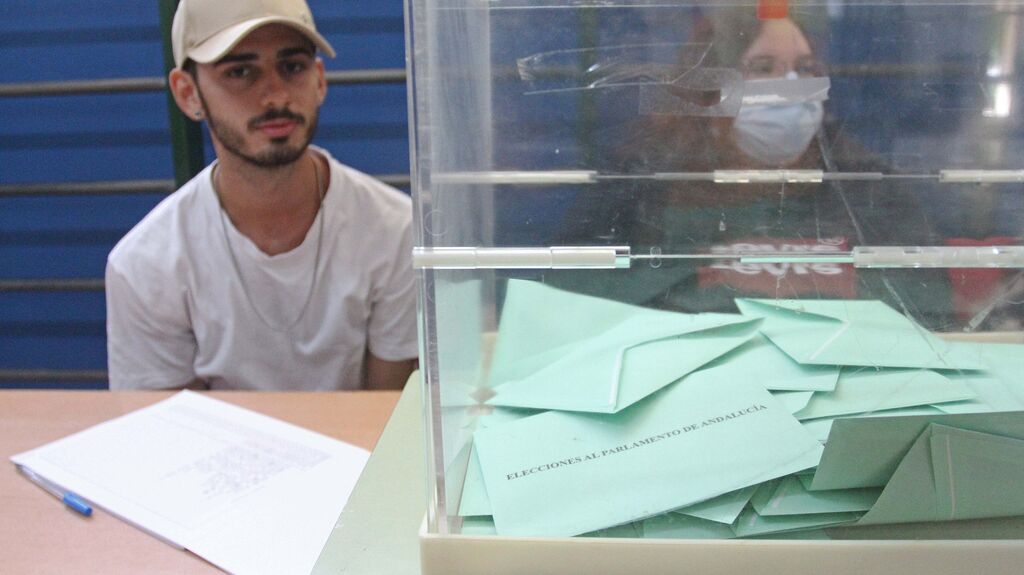 Fotos de las elecciones de Andaluc&iacute;a en La L&iacute;nea