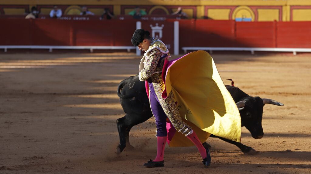 Fotos de la corrida del jueves en la Feria Taurina de Algeciras: Morante, Talavante y Galv&aacute;n