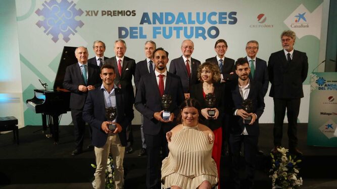 Los ganadores de los Premios con las autoridades este jueves en Málaga.