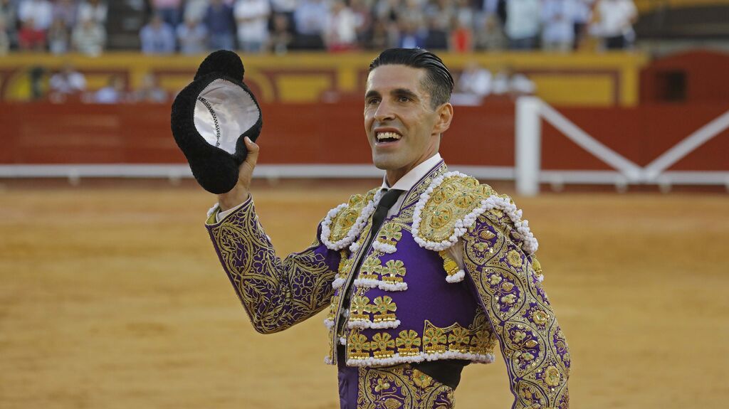 Fotos de la corrida del jueves en la Feria Taurina de Algeciras: Morante, Talavante y Galv&aacute;n