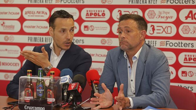 Félix Sancho y Miguel Ángel García, durante una rueda de prensa del Algeciras.