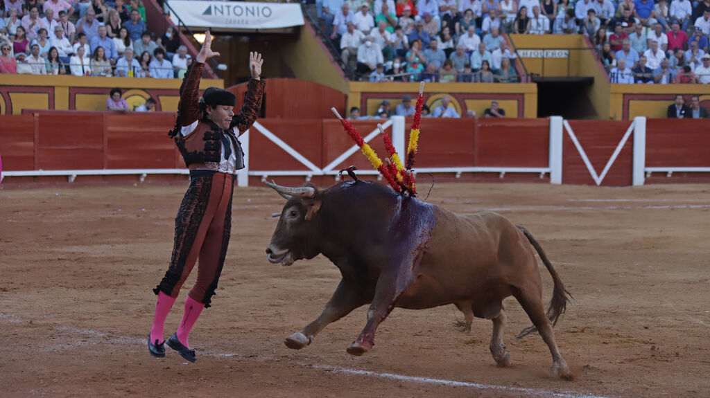 Fotos de la corrida del viernes de la Feria Taurina de Algeciras: El Juli, Juan Ortega y Roca Rey