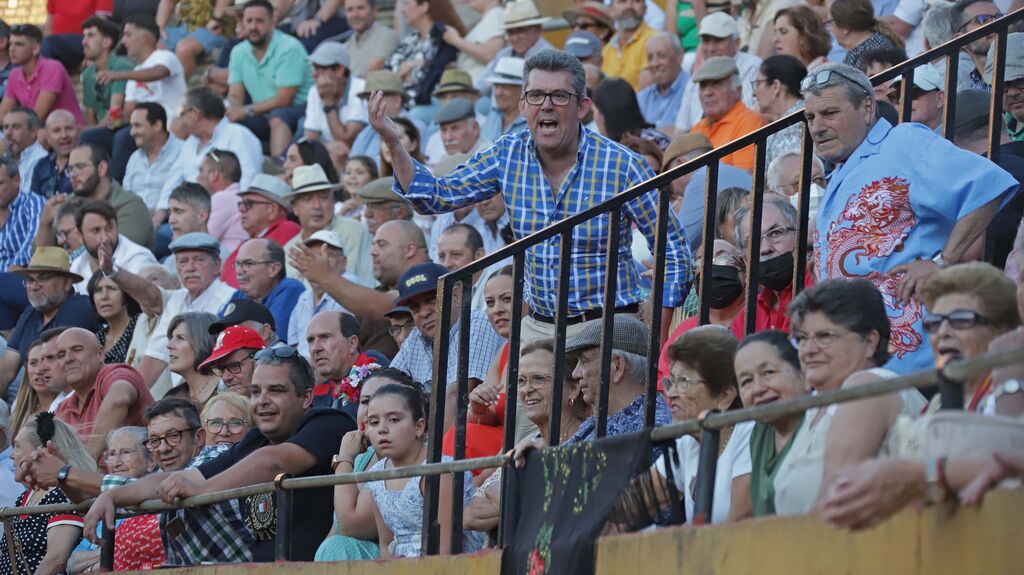Fotos de la corrida del viernes de la Feria Taurina de Algeciras: El Juli, Juan Ortega y Roca Rey