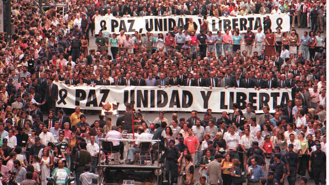 Manifestación tras el secuestro de Miguel Ángel Blanco en julio de 1997