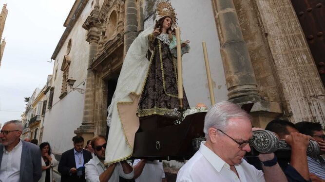 La Virgen del Carmen Marinera, saliendo de la iglesia del convento de Las Concepcionistas.