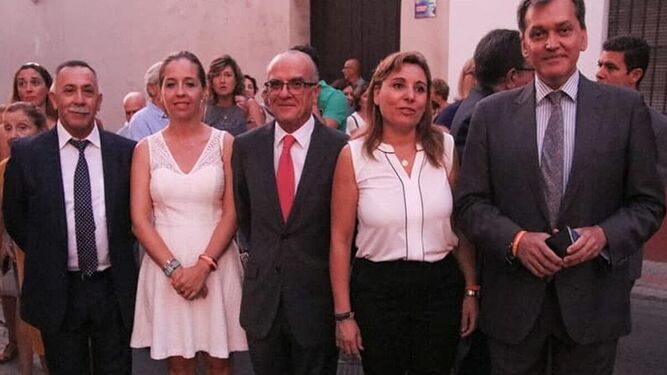 Los cinco concejales de Ciudadanos en Sanlúcar. El primero por la derecha es Javier Gómez Porrúa.