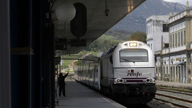 Llegada de un tren a la estación de Algeciras
