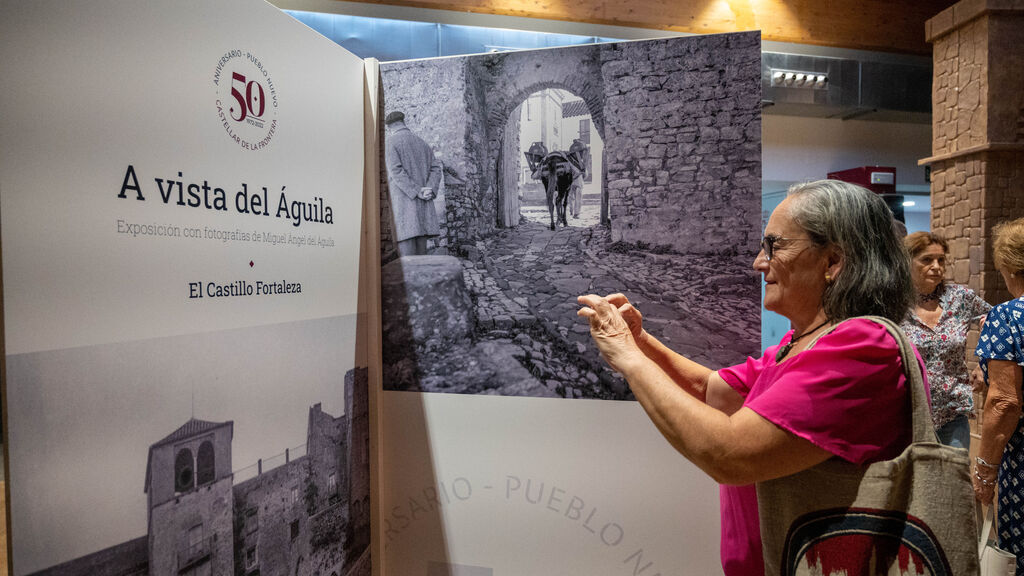 Las fotos de la inauguraci&oacute;n de la exposici&oacute;n 'A vista de Aguila' en Castellar