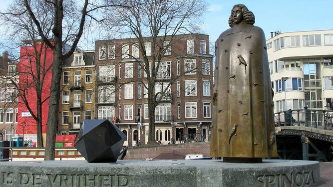 Monumento a Spinoza en Ámsterdam.