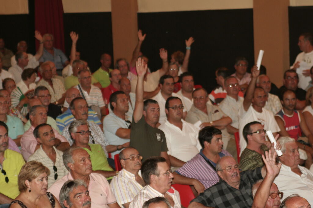 Las fotos de la asamblea en la que se decidi&oacute; salvar al Algeciras