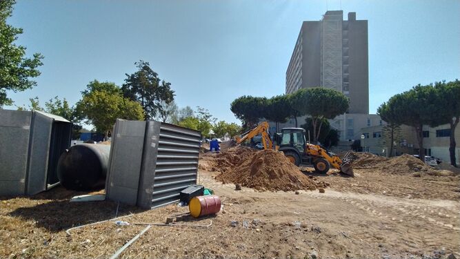 Obras en marcha en el recinto del hospital de San Carlos.